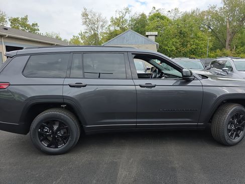 New 2025 Jeep Grand Cherokee L Altitude image 24