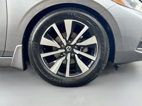 Used 2023 Nissan Sentra SV w/ SV Premium Package FWD image 42
