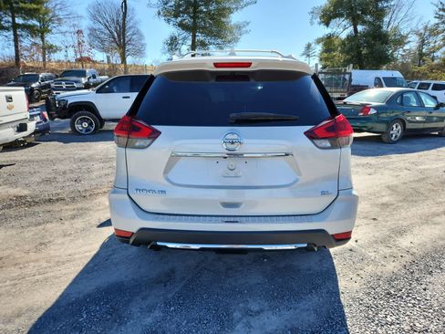 Used 2018 Nissan Rogue SL w/ Premium Package image 4