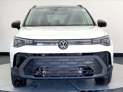 New 2026 Volkswagen Taos SE image 3