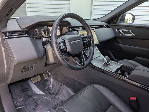Used 2025 Land Rover Range Rover Velar Dynamic SE image 17