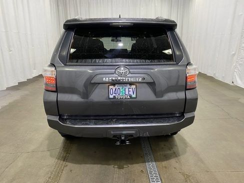 Used 2017 Toyota 4Runner SR5 image 5