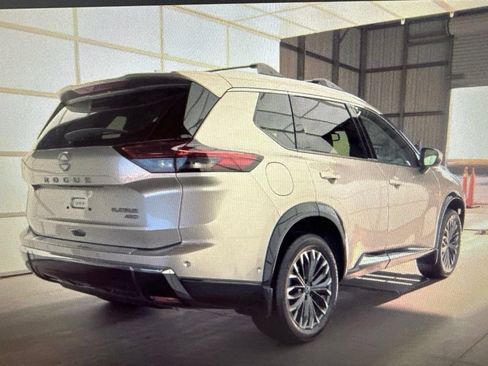 Used 2026 Nissan Rogue Platinum w/ Platinum Premium Package AWD/4WD image 4