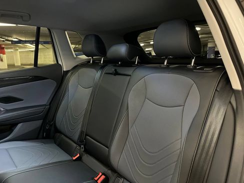 Used 2025 Volkswagen Tiguan SE AWD/4WD image 22