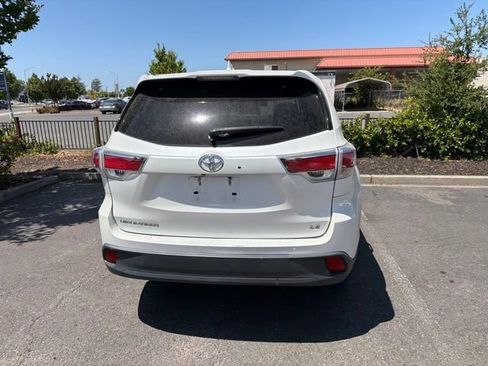 Used 2014 Toyota Highlander Plus FWD image 8