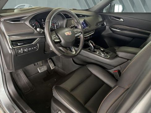 Used 2023 Cadillac XT4 Sport w/ Technology Package FWD image 10