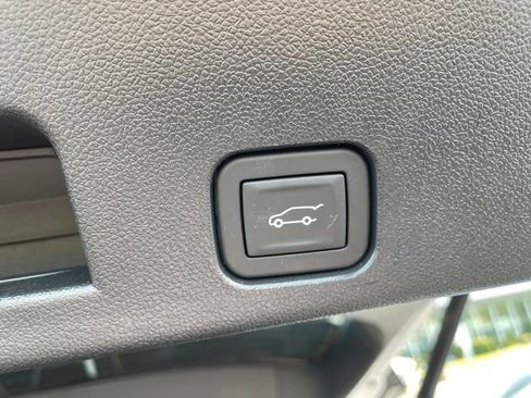 Used 2026 GMC Acadia Elevation w/ Elevation Premium Package FWD image 16