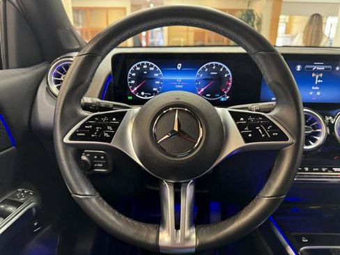 Used 2025 Mercedes-Benz GLB 250 image 12