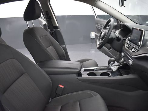 Used 2024 Nissan Altima 2.5 SV image 8