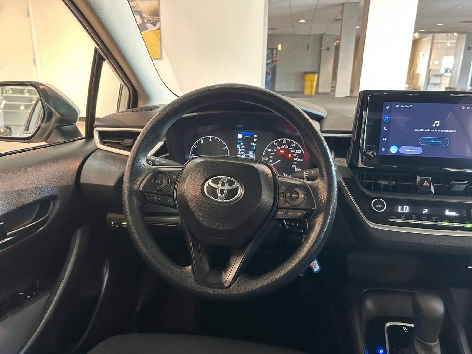 Used 2025 Toyota Corolla LE FWD image 31