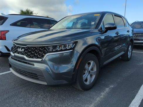 Used 2023 Kia Sorento LX image 3