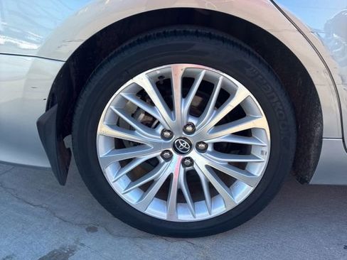 Used 2020 Toyota Camry XLE image 13