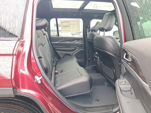 New 2026 Jeep Grand Cherokee Limited w/ Luxury Tech Group II AWD/4WD image 15
