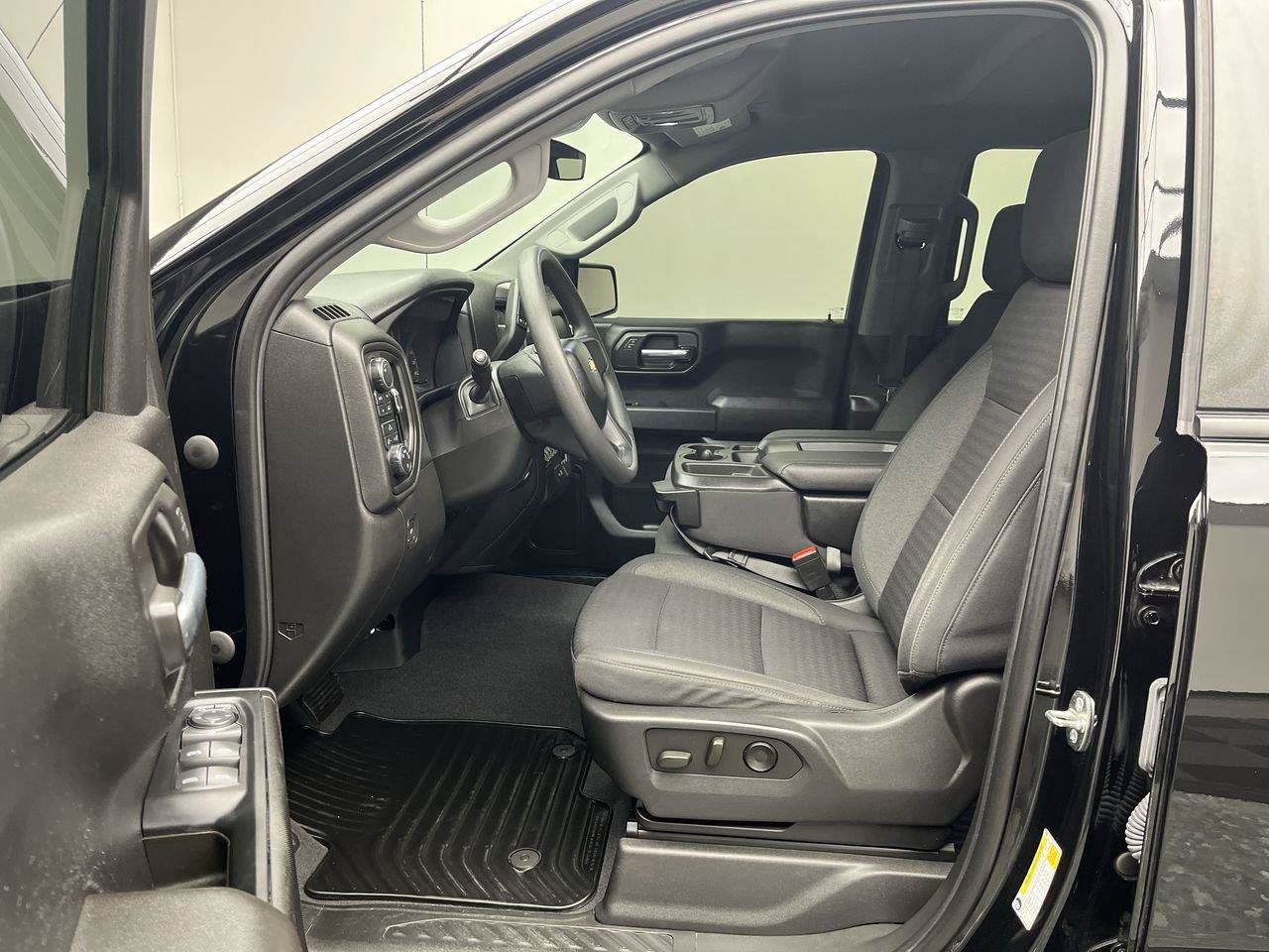 Certified 2023 Chevrolet Silverado 1500 Custom AWD/4WD image 3