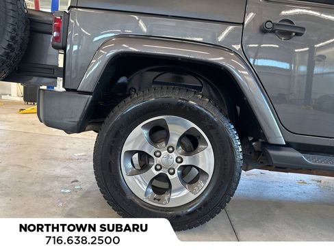 Used 2016 Jeep Wrangler Unlimited Sahara w/ Connectivity Group AWD/4WD image 28