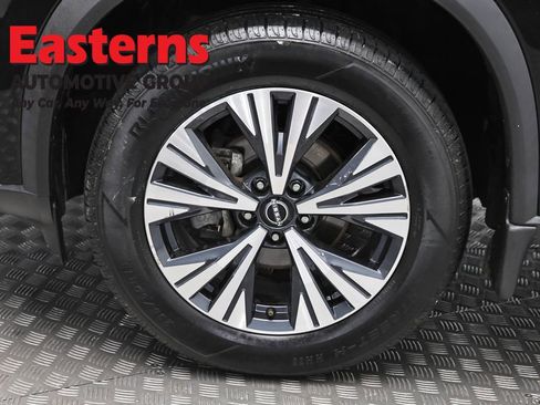 Used 2023 Nissan Rogue SV AWD/4WD image 32