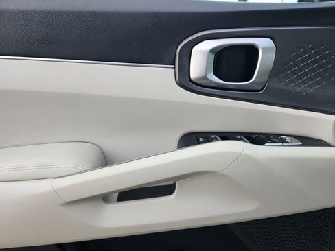 Certified 2025 Kia Sorento EX image 6