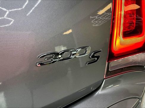 Used 2018 Chrysler 300 S AWD/4WD image 25