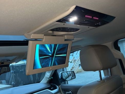 Used 2015 Chevrolet Suburban LTZ image 12