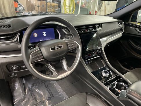 Used 2023 Jeep Grand Cherokee Altitude image 8