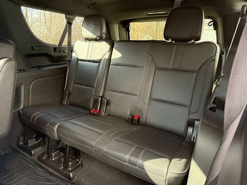 Used 2021 Chevrolet Suburban RST w/ Luxury Package image 17