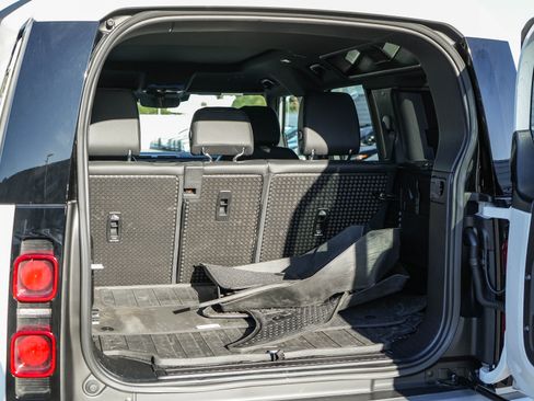 Used 2023 Land Rover Defender 110 S image 26