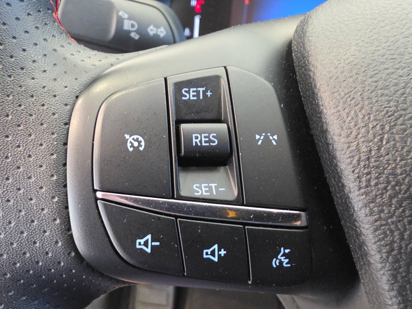 Used 2025 Ford Escape ST-Line FWD image 15