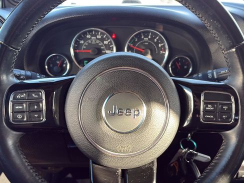 Used 2014 Jeep Wrangler Altitude image 28