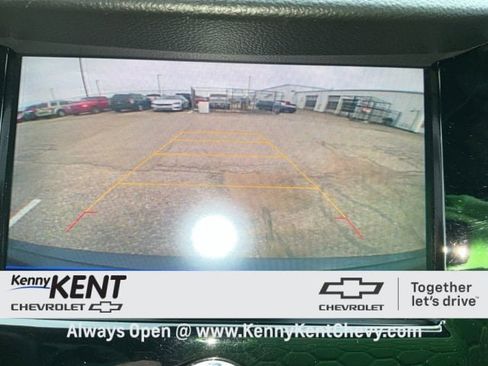 Used 2021 Chevrolet Trax LT image 2