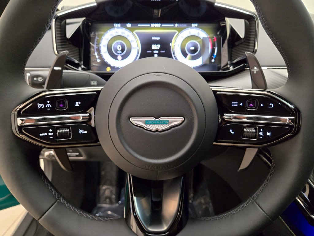 Used 2025 Aston Martin V8 Vantage Coupe RWD image 29