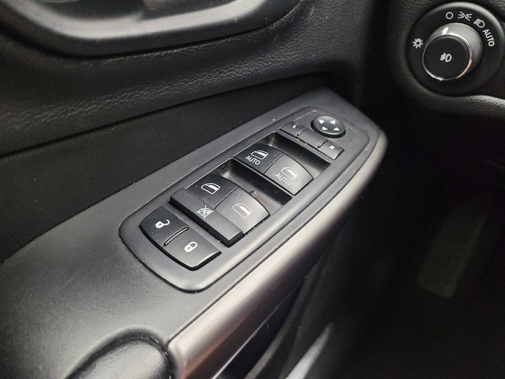 Used 2019 Jeep Cherokee Limited AWD/4WD image 27