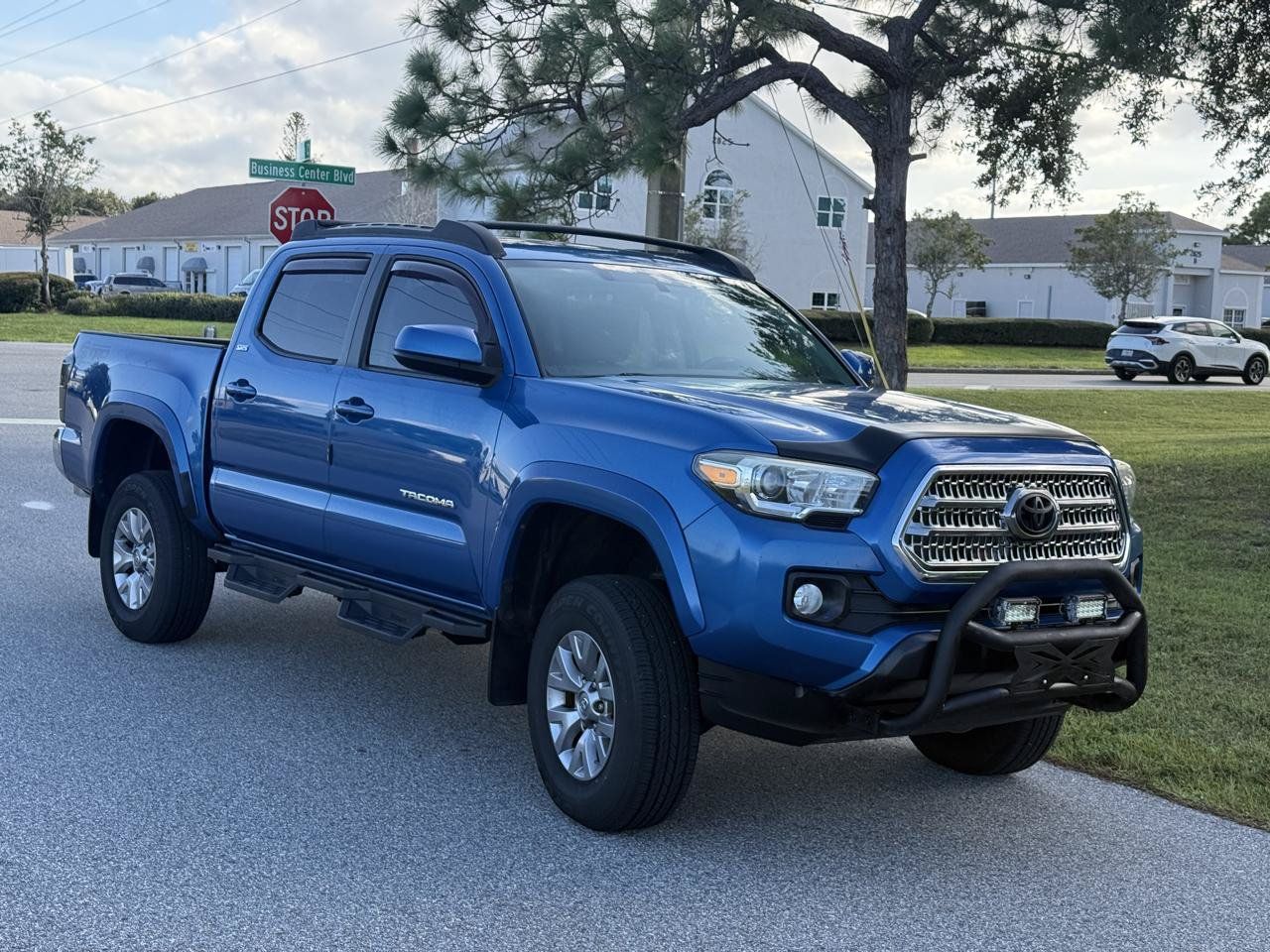 Used 2016 Toyota Tacoma SR5 RWD image 1
