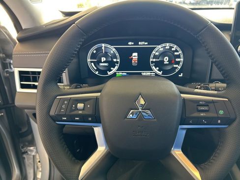 New 2025 Mitsubishi Outlander SE image 50