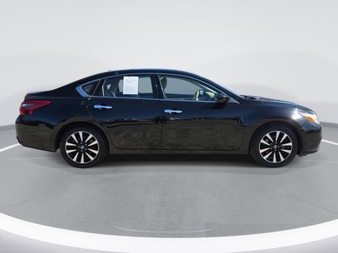 Used 2018 Nissan Altima 2.5 SV image 4