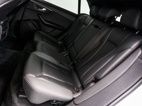 Used 2021 Audi Q8 AWD/4WD image 9