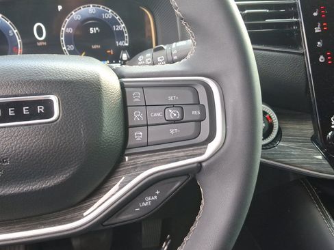 Used 2022 Jeep Wagoneer Series III w/ Flexible Seating Group image 22