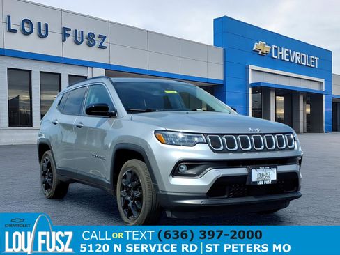 Used 2022 Jeep Compass Latitude AWD/4WD image 1