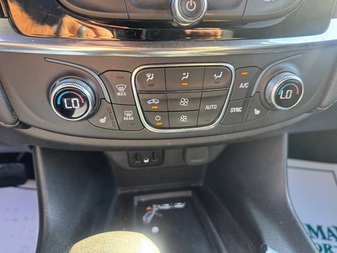 Used 2023 Chevrolet Traverse LT AWD/4WD image 8