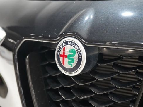 Used 2024 Alfa Romeo Stelvio Veloce image 9