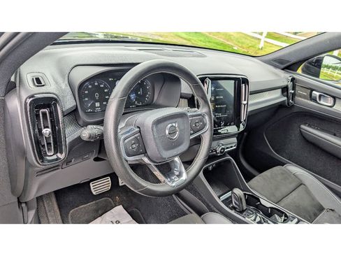 Used 2019 Volvo XC40 T5 R-Design image 19