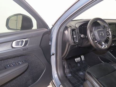 Used 2020 Volvo XC40 T5 R-Design image 46