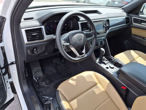 Used 2023 Volkswagen Atlas Cross Sport SEL AWD/4WD image 17
