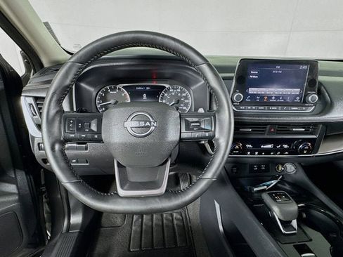 Certified 2025 Nissan Rogue SV image 10