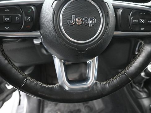 Used 2018 Jeep Wrangler Unlimited Sahara AWD/4WD image 10