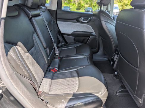 Used 2022 Jeep Compass Latitude AWD/4WD image 12