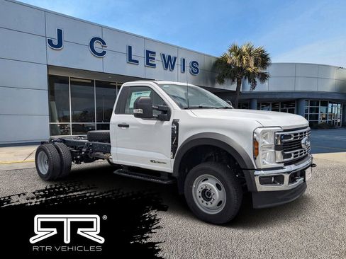 New 2025 Ford F550 4x4 Regular Cab Super Duty image 1