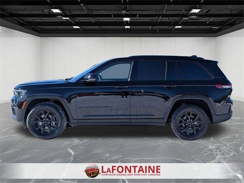 Certified 2024 Jeep Grand Cherokee Altitude image 2
