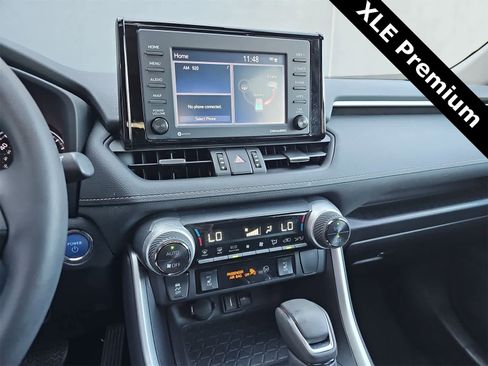 Used 2022 Toyota RAV4 XLE Premium image 20