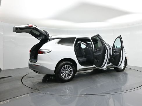 Used 2022 Buick Enclave Essence image 6