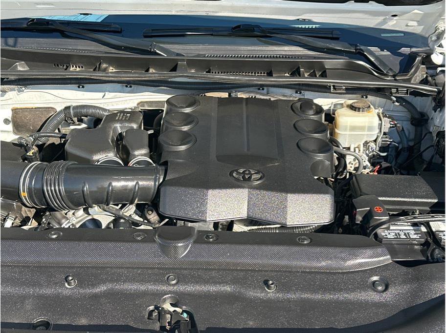 Used 2015 Toyota 4Runner SR5 AWD/4WD image 28